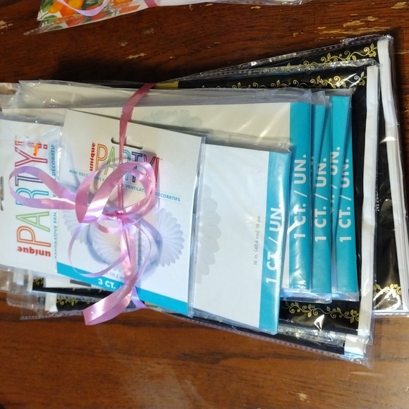 Party time table covers and puff balls/fans - Picture 1 of 7